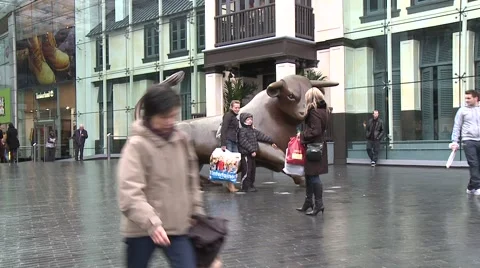 Birmingham Bull Statue Video stock 40238001