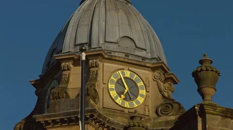 Birmingham Cathedral with Union Jack flag tracking shot early morning. CU 4K Vídeos de archivo 67620335