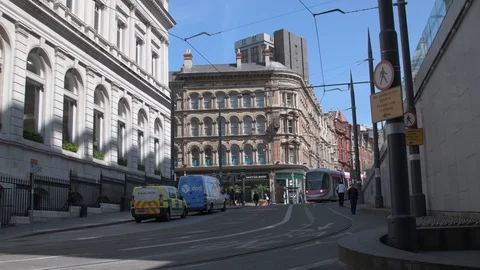 Birmingham, UK - May/17/2018: A Tram pulls up outside Grand Central Station. Stock-Footage 90121671