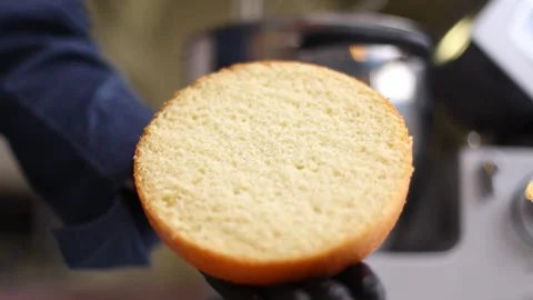 Biscuit cake layer, with a blurred background Vidéo 275145987
