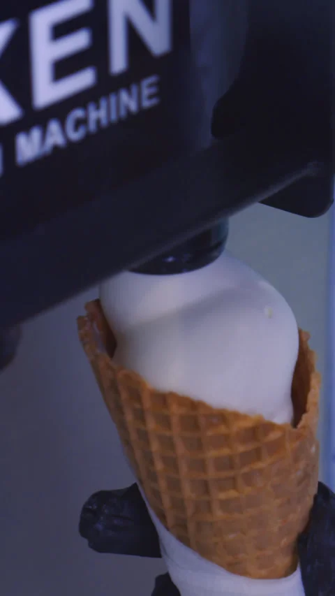 Biscuit ice cream machine  and making delicious vanilla ice cream slowmotion Stock Footage 178999810