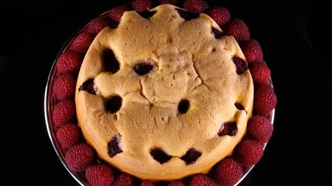 Biscuit with raspberries on silver cake stand and decorated by fresh berries Vídeos de archivo 90900160