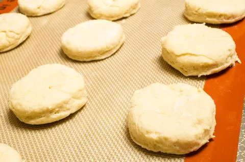 Biscuits on baking sheet Foto stock