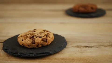 Biscuits with chocolate pieces. Focus transition Video stock 92812274