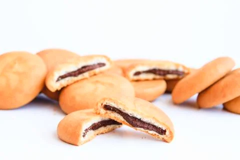Biscuits filled with chocolate Фото