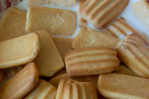 Biscuits in milk Foto stock