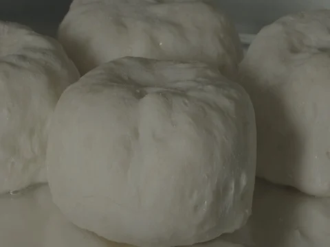 Biscuits rising in oven 動画素材 82276498