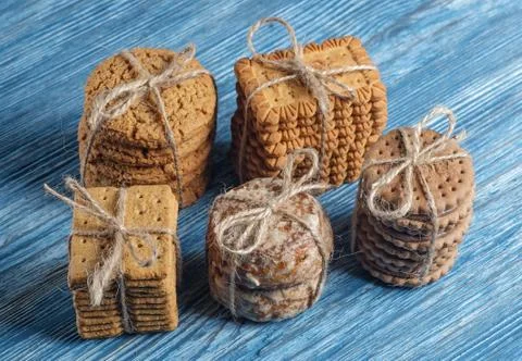 Biscuits on table Stock-Fotos
