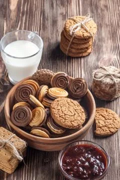 Biscuits on table Stock-Fotos