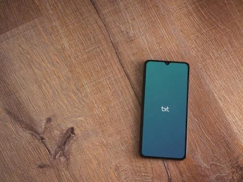 Bit app launch screen with logo on the display of a black mobile smartphone o Stock Photos