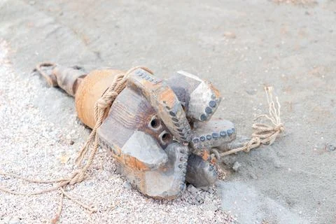 The bit head shows multiple carbide buttons on a dark, wear-resistant steel.. 스톡 사진
