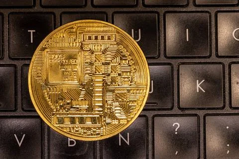 Bitcoin and computer - business technology background Bitcoin and computer... Stock-Fotos