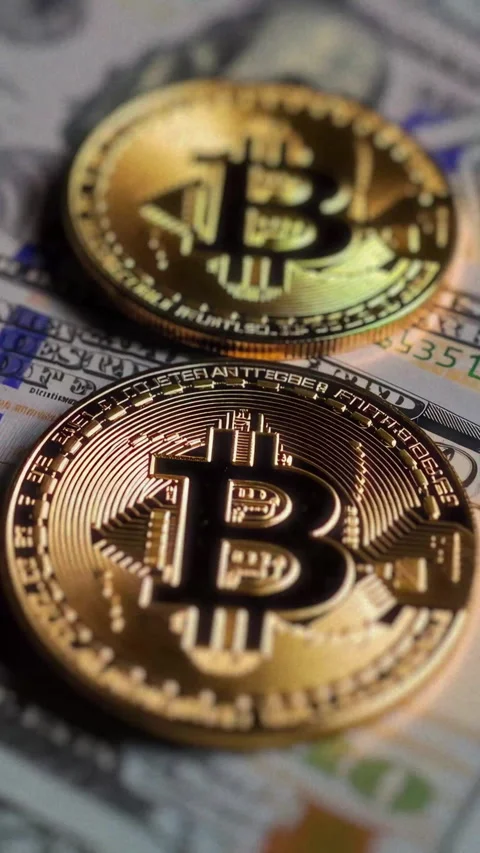 Bitcoin and the US Dollar Exploring the Future of Currency in a Digital Era.. Stock Footage 300709787