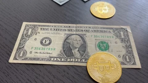 Bitcoin and US Dollar 库存影片 198348534