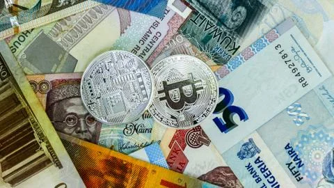Bitcoin on banknote collage background. Fotos de archivo