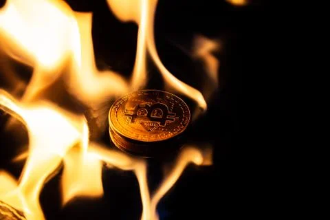 Bitcoin burning in fire on black background Foto stock