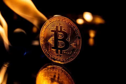 Bitcoin burning in fire on black background Foto stock