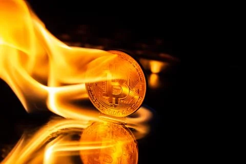 Bitcoin burning in fire on black background Foto stock