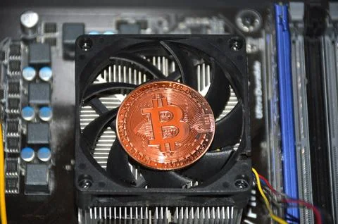 Bitcoin coin inside the computer system unit. blockchain Foto stock