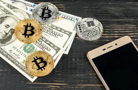 Bitcoin coins with dollars Foto stock