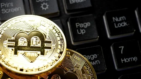 Bitcoin Coins falling in slow motion Vídeos de archivo 80488839
