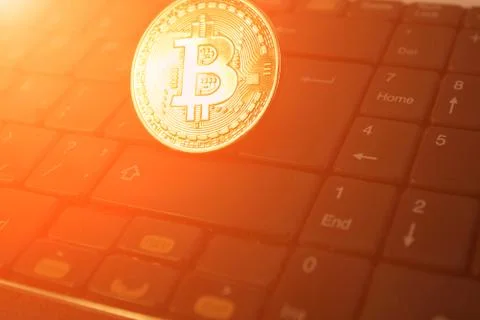 Bitcoin on a computer keyboard in bright light (landing crypt, exchange, inve Fotos de archivo