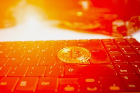 Bitcoin on a computer keyboard in bright light (landing crypt, exchange, inve Fotos de archivo