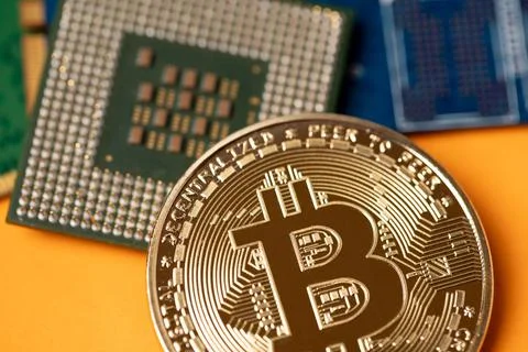 Bitcoin on cpu microprocessor, digital currency concept, crypto mining Stockfoto's