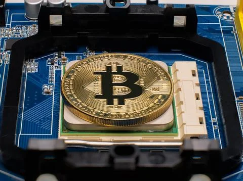 Bitcoin cryptocurrency coin among electronics as digital money Foto stock