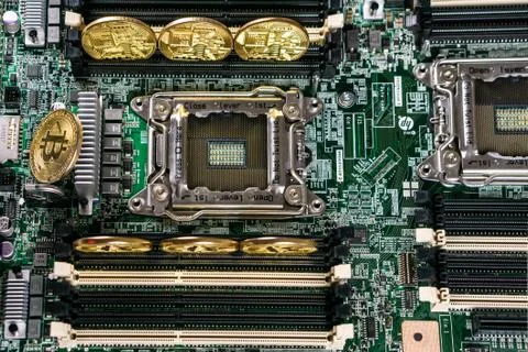 Bitcoin Cryptocurrency on computer circuit board Foto stock