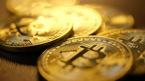 Bitcoin cryptocurrency rotate in slow motion Stock-Footage 155031208