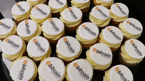 Bitcoin cupcakes 库存影片 100800790