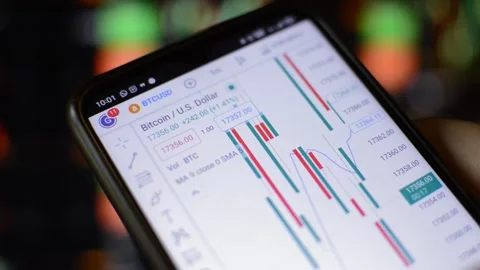 Bitcoin digital currency trading chart on the smartphone. phone bitcoin crypto. Vidéo 224092066