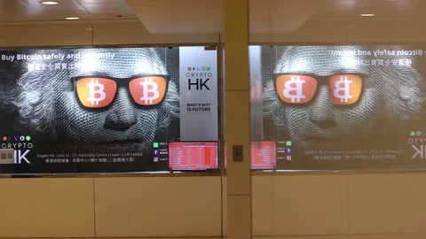 Bitcoin falls over 5% after China's decision to outlaw cryptocurrency transactio 스톡 동영상 204058565