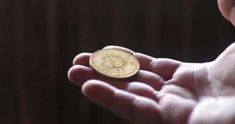A Bitcoin in a Male Hand 스톡 동영상 103485563