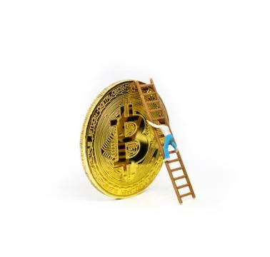 Bitcoin mining concept by miniature figure miner go up with ladder on coin Foto stock