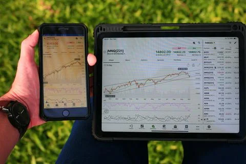 Bitcoin is an open source peer-to-peer electronic cash system that uses Foto stock