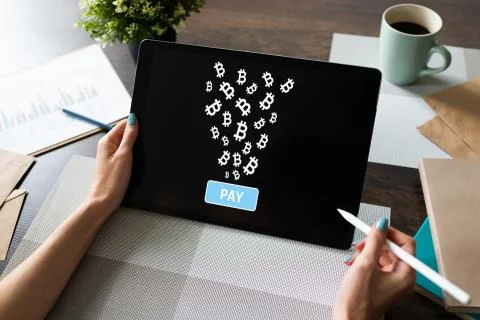 Bitcoin payment accepted on device screen, cryptocurrency, blockchain. 库存照片