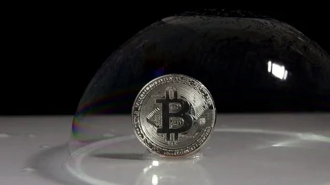Bitcoin in a soap bubble Video stock 83121961