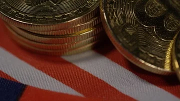 Bitcoin stack on american flag Stock Footage 85583967
