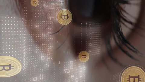 Bitcoin symbols and binary code animation over close-up of human eye Video stock 312521817