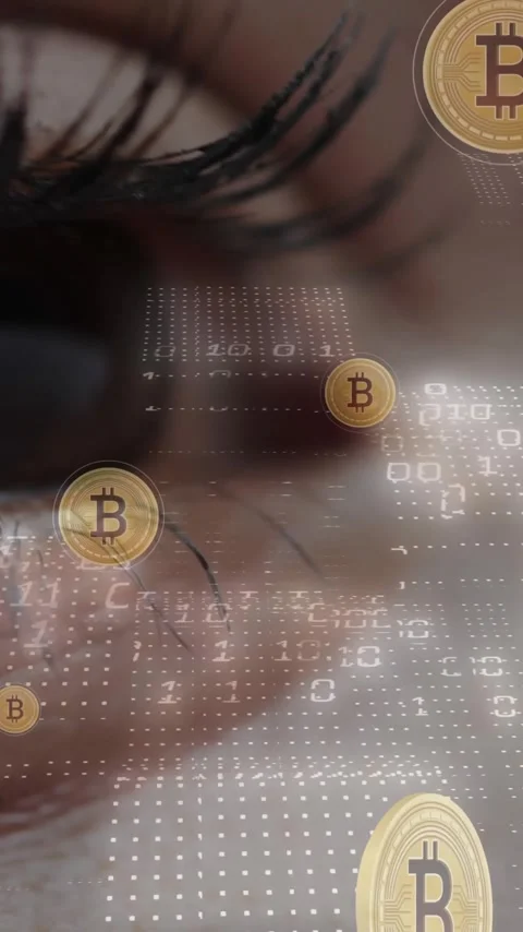 Bitcoin symbols and binary code animation over close-up of human eye Video stock 323780883