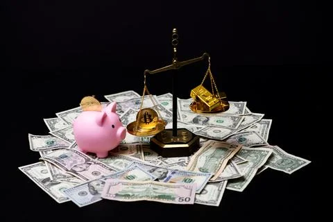 Bitcoin versus gold store of value. Gold reserve competing with bitcoin cry.. 写真素材