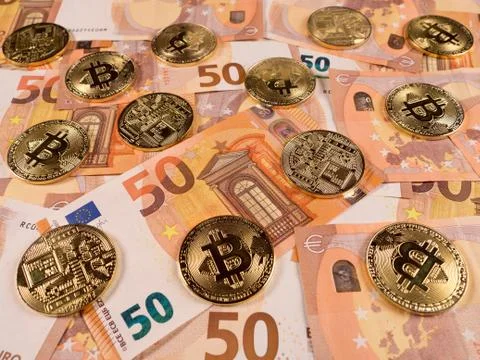 Bitcoins on 50 € notes Photos