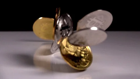 Bitcoins are falling on a black background. Slowmotion shot tossing bitcoin Stockbeeldmateriaal 115943914