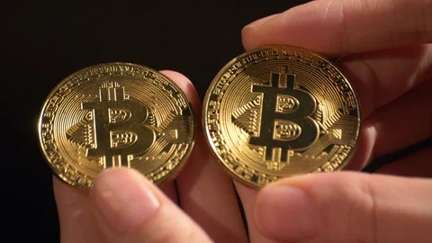 Bitcoins in the hands 動画素材 86096640