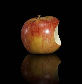 Biten of apple apple with missing part in black reflective back. Looks a l... Foto stock