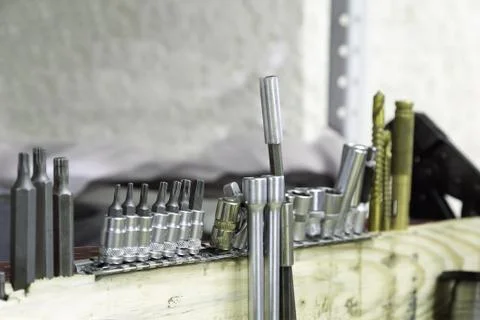 Bits for screwdrivers. set of tools on the stand in the service station Foto stock