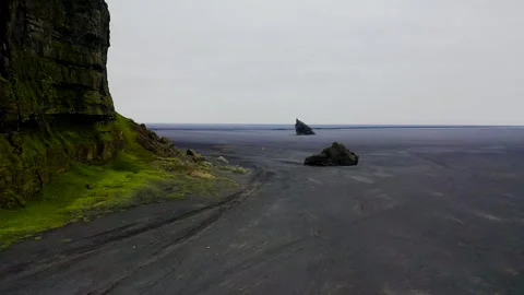 Black and Green cliffs around the mount Hjorleifshofdi. 動画素材 249254358