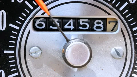 Black And Silver Speedometer And Odometer In Operation 스톡 동영상 312962856